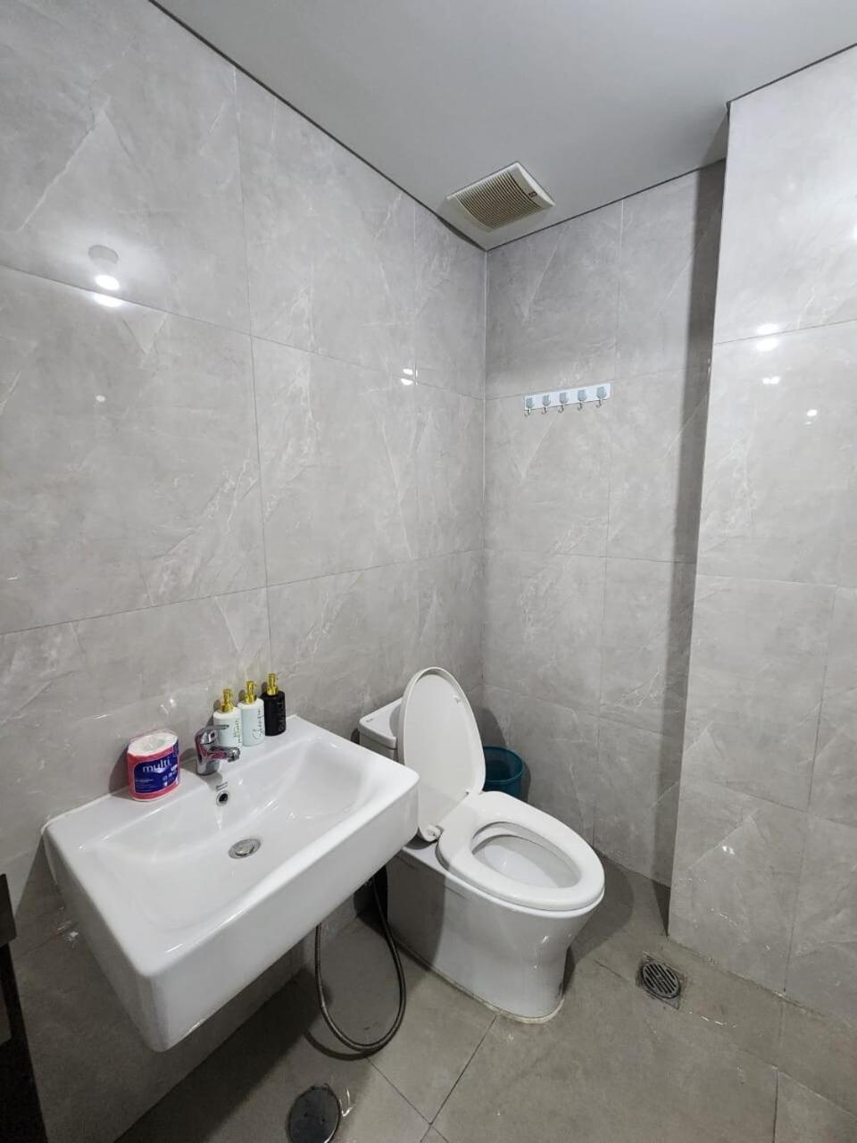 Spacious Comfortable Apartemen South Surabaya Ngoại thất bức ảnh